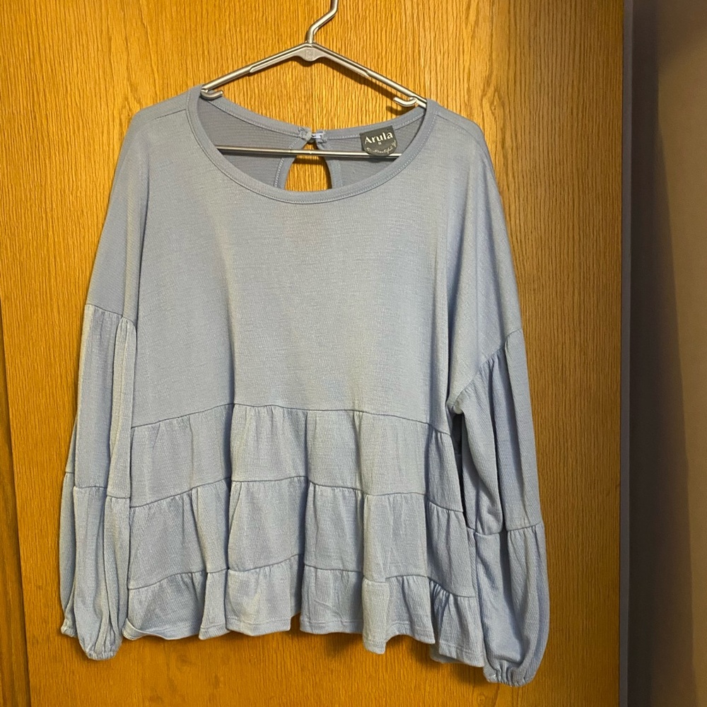 Arula! Cutie blue women’s top/sweater! Perfect for this upcoming fall!